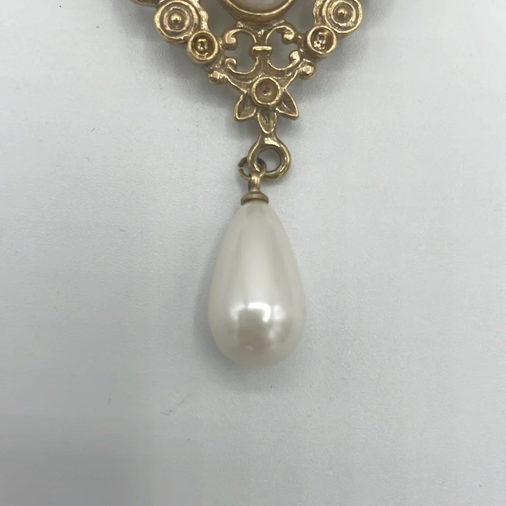 Victorian Style Gold and Cream Filigree Brooch with Pearl Accents - Picture 3 of 5